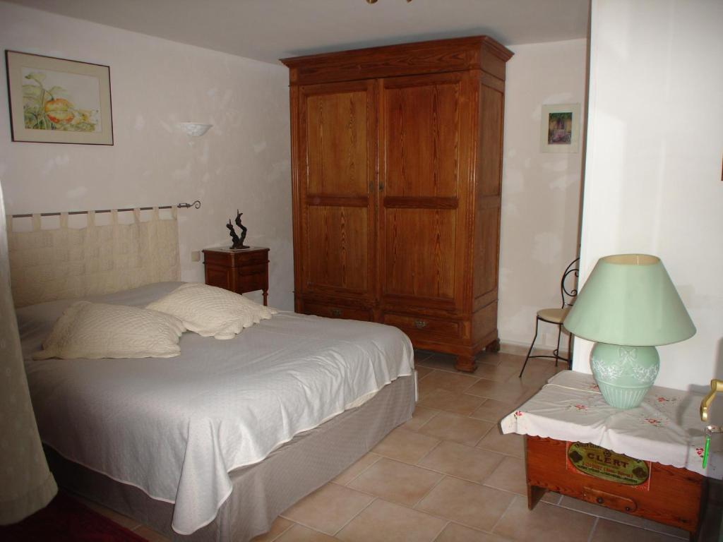 Domaine De La Grange Neuve Hotell La Roque-sur-Pernes Rom bilde