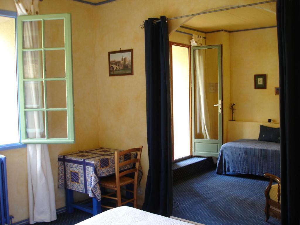 Domaine De La Grange Neuve Hotell La Roque-sur-Pernes Rom bilde